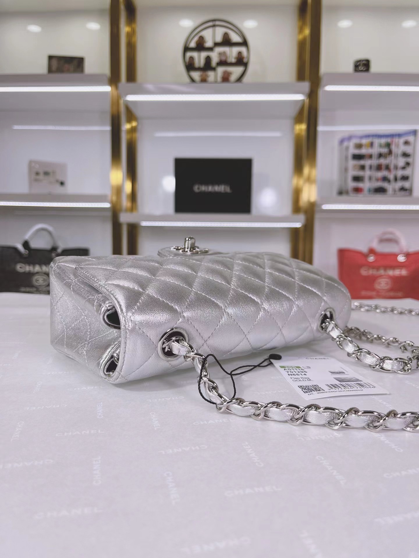 [TOP] CHANEL Classic Flap Bag 20cm - Silver