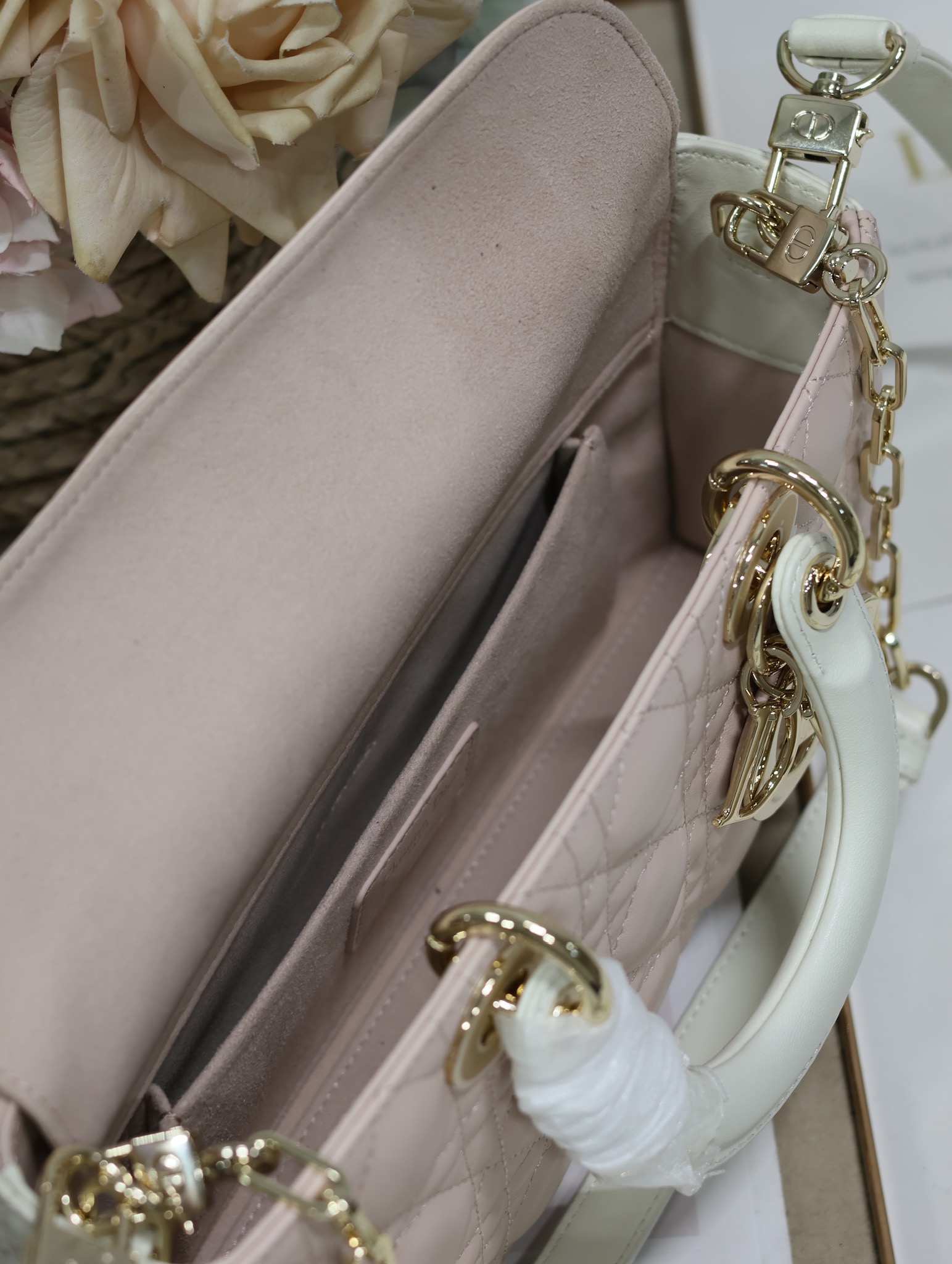 [TOP] Christian Dior Soft Lambskin Lady D-Joy Bags - Pink Paired With White 22.5×6×11.5cm/26×6×14cm - GHW