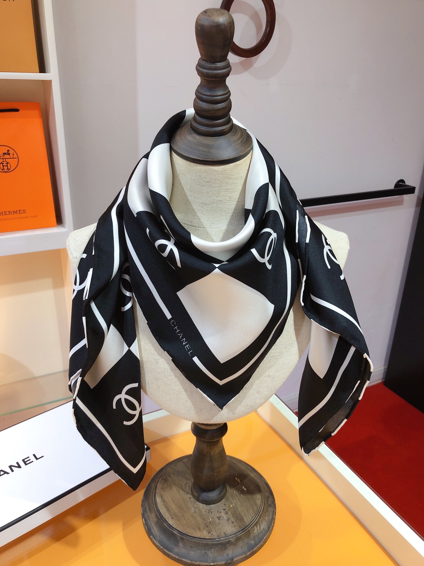 [TOP] CHANEL Checkerboard Silk Scarf 90 x 90 cm