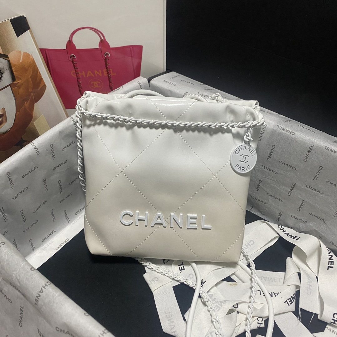 [TOP] CHANEL Gradient Shiny 22 Bags 19x20x6cm/35x37x7cm - White