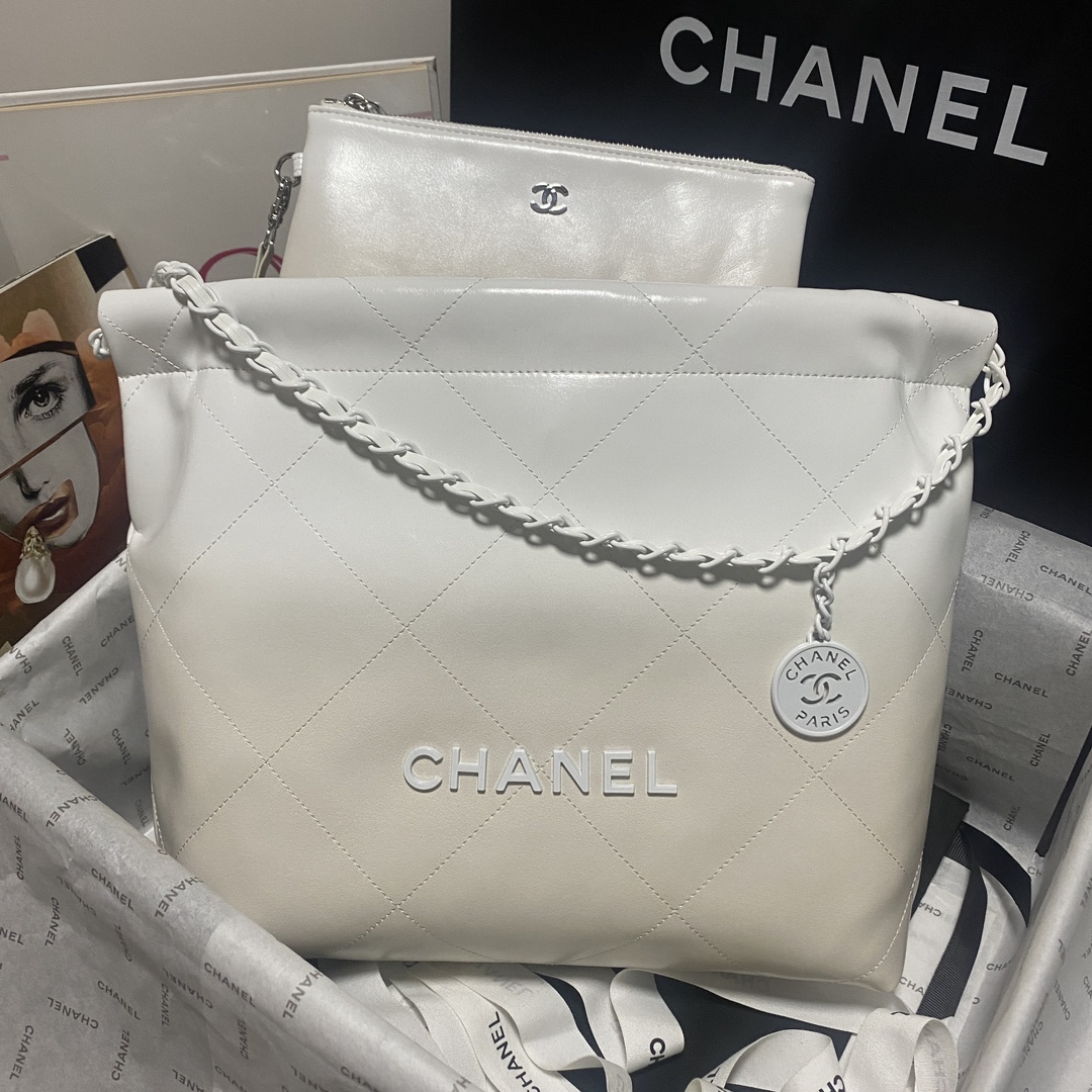[TOP] CHANEL Gradient Shiny 22 Bags 19x20x6cm/35x37x7cm - White