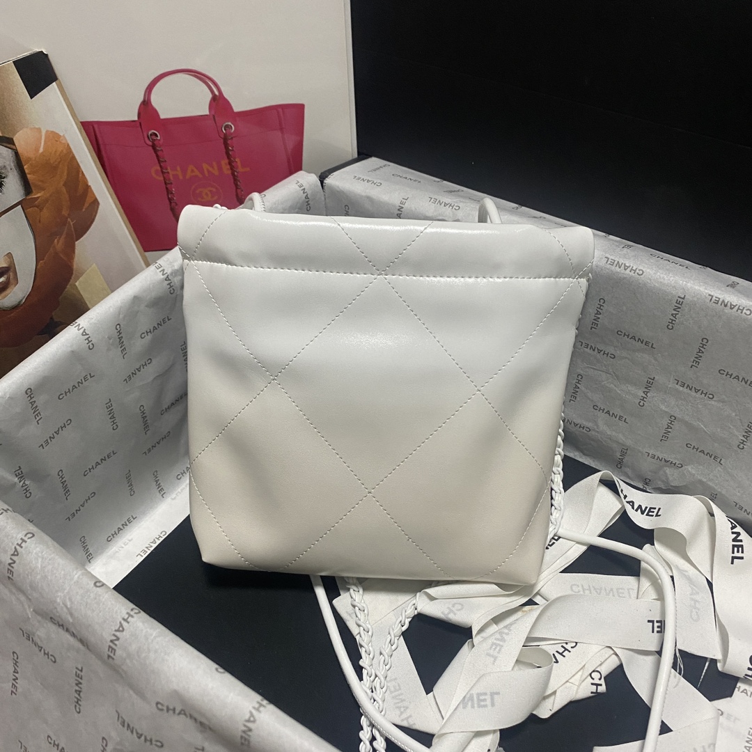 [TOP] CHANEL Gradient Shiny 22 Bags 19x20x6cm/35x37x7cm - White