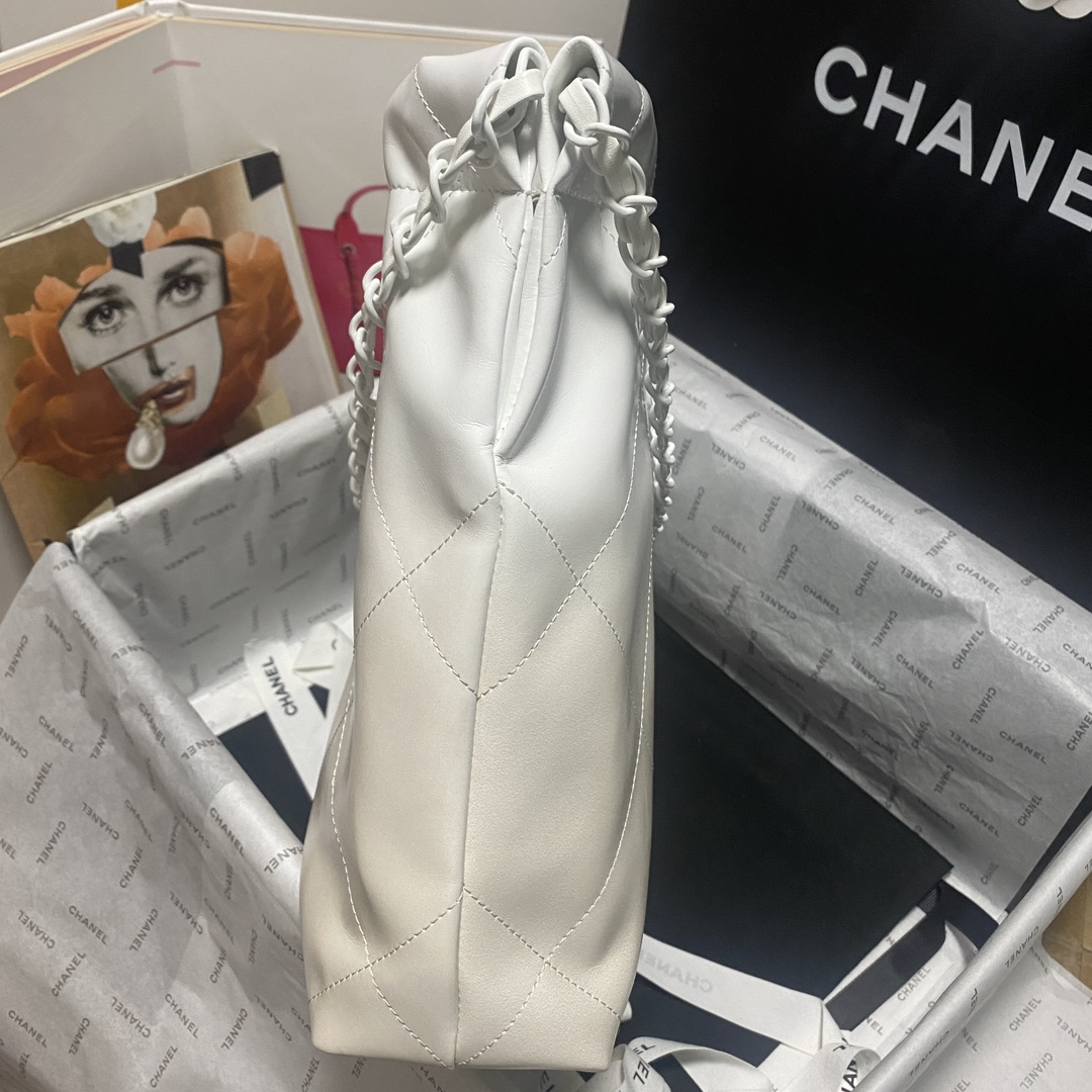 [TOP] CHANEL Gradient Shiny 22 Bags 19x20x6cm/35x37x7cm - White