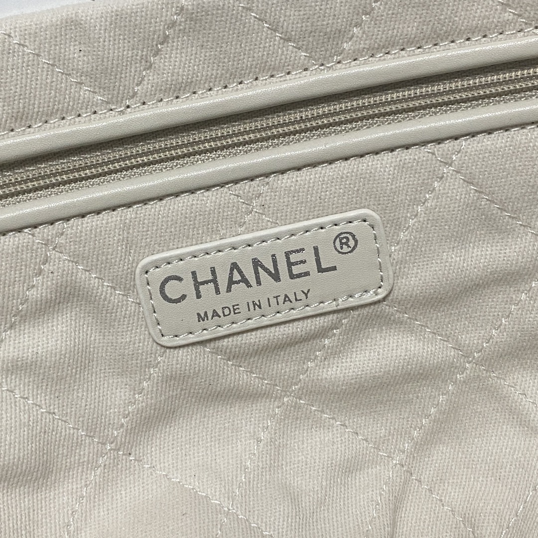 [TOP] CHANEL Gradient Shiny 22 Bags 19x20x6cm/35x37x7cm - White