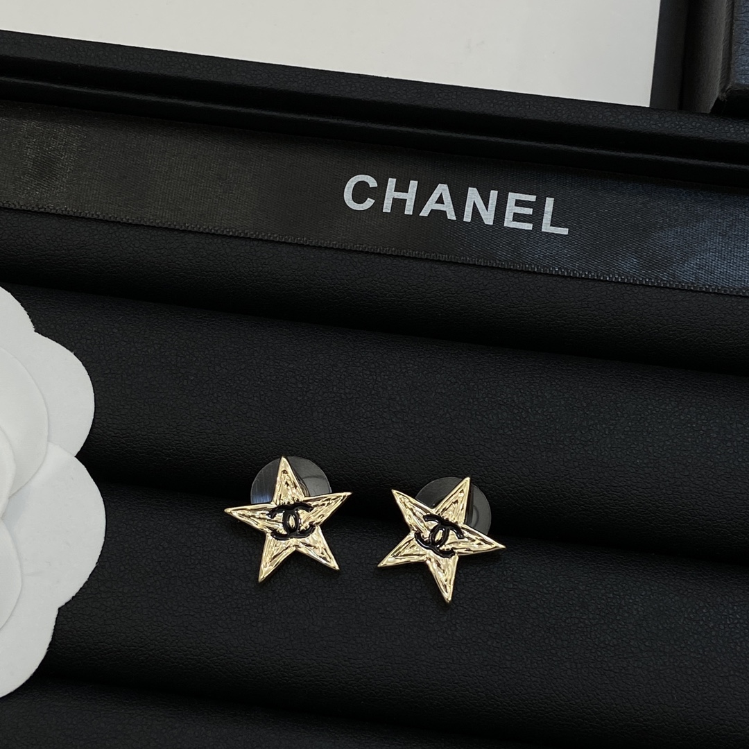 [TOP] CHANEL Star Shape Earrings - Gold