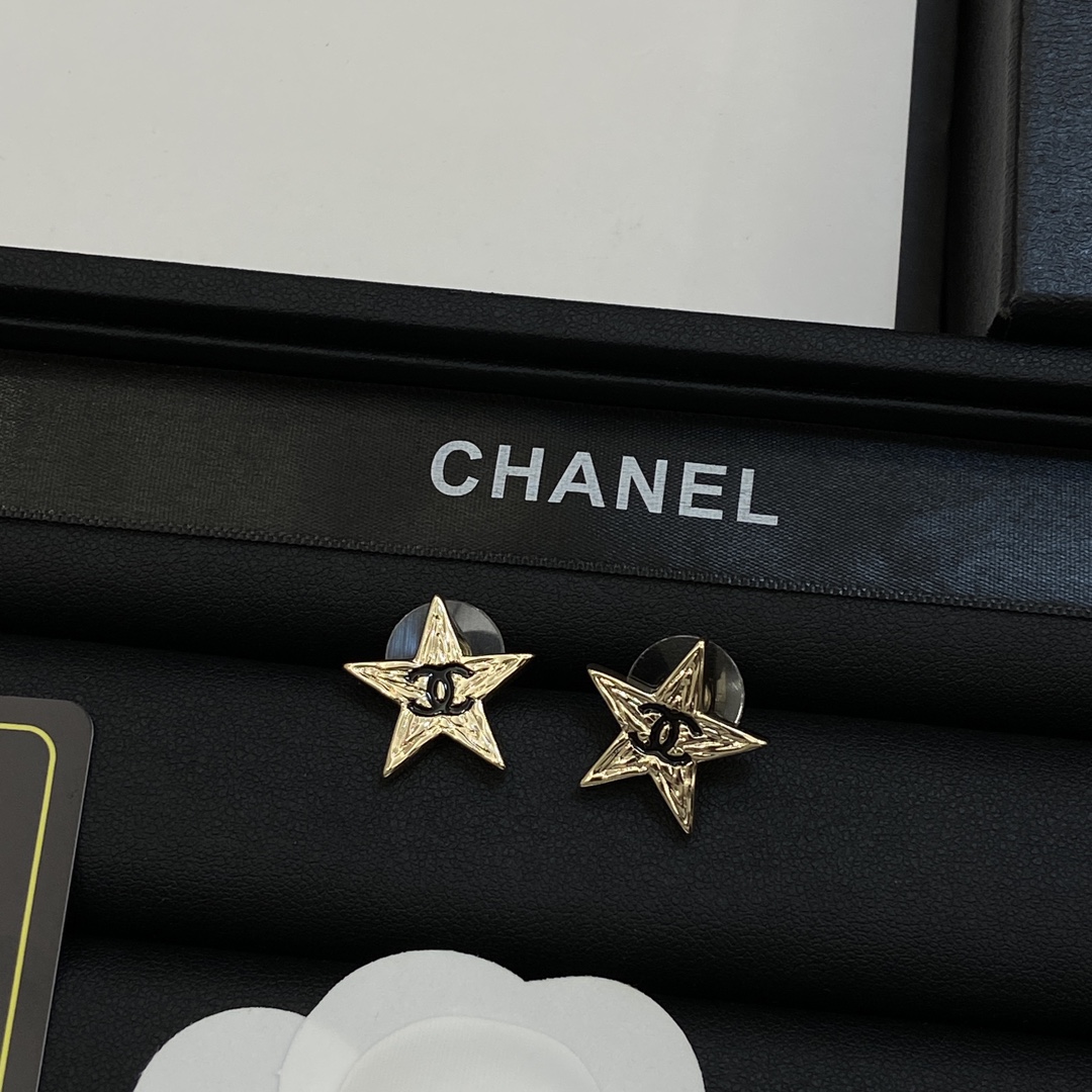 [TOP] CHANEL Star Shape Earrings - Gold
