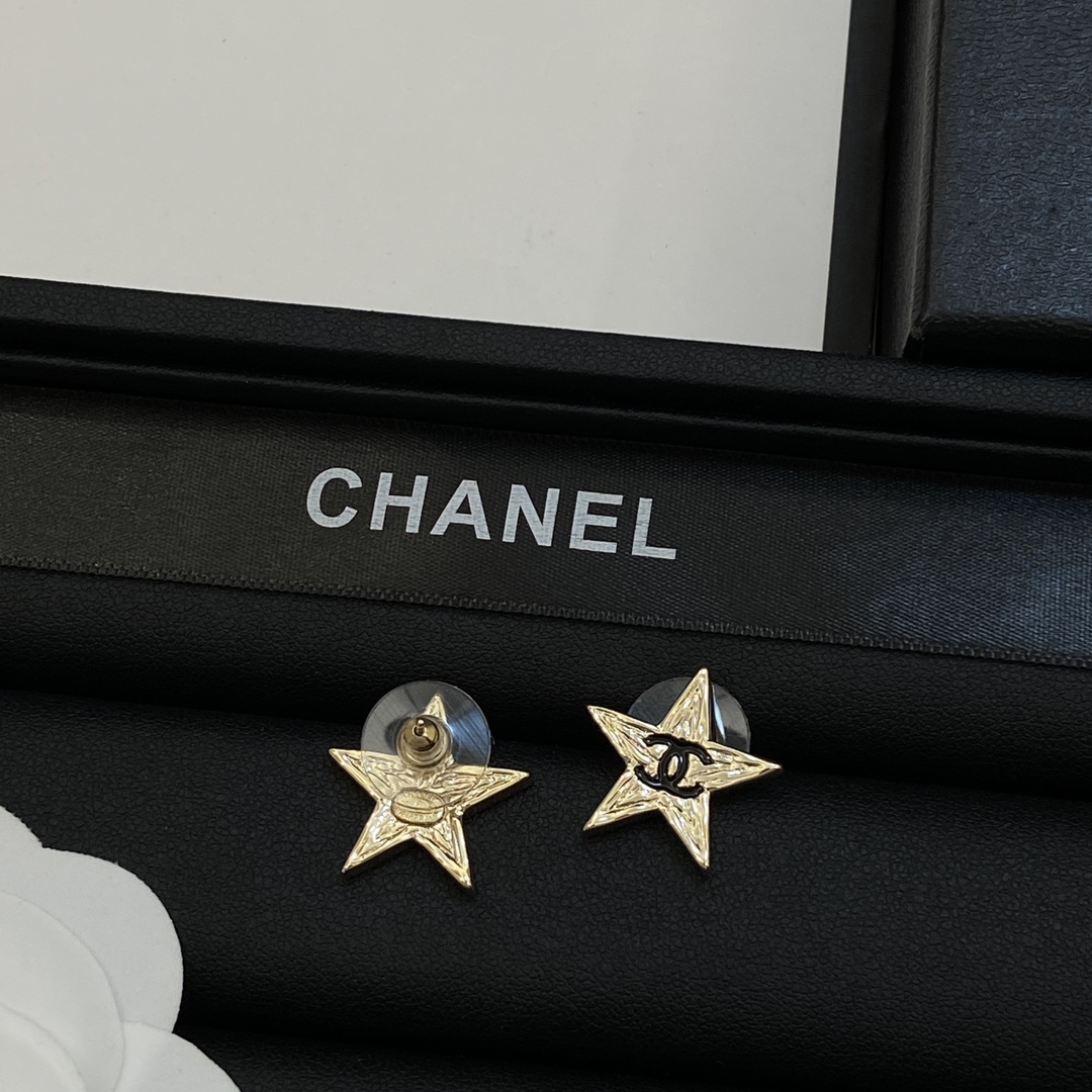 [TOP] CHANEL Star Shape Earrings - Gold