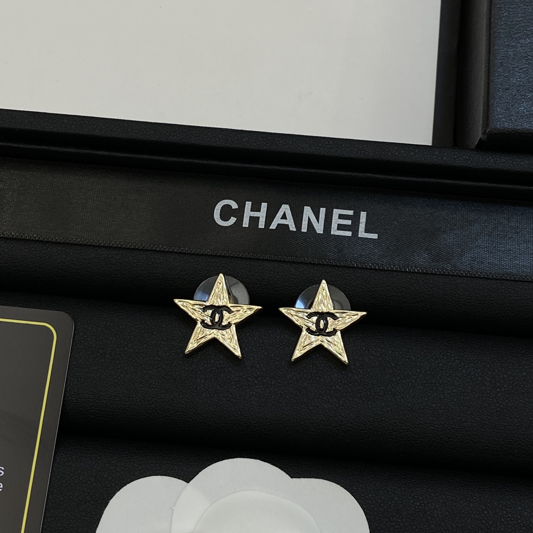 [TOP] CHANEL Star Shape Earrings - Gold