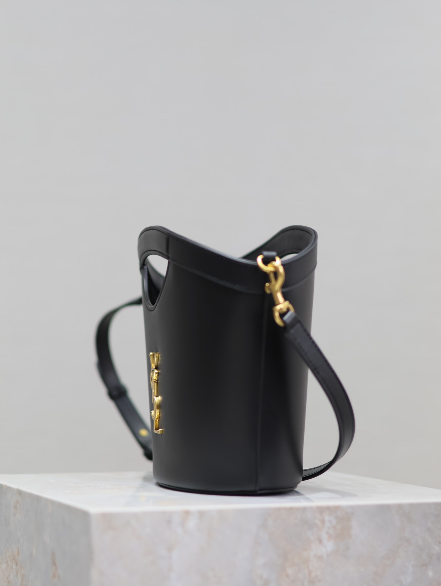 [TOP] Yves Saint Laurent YSL New Tote Fan-Shaped Vegetable Basket Bag 30X20X10.5cm - Black&GHW