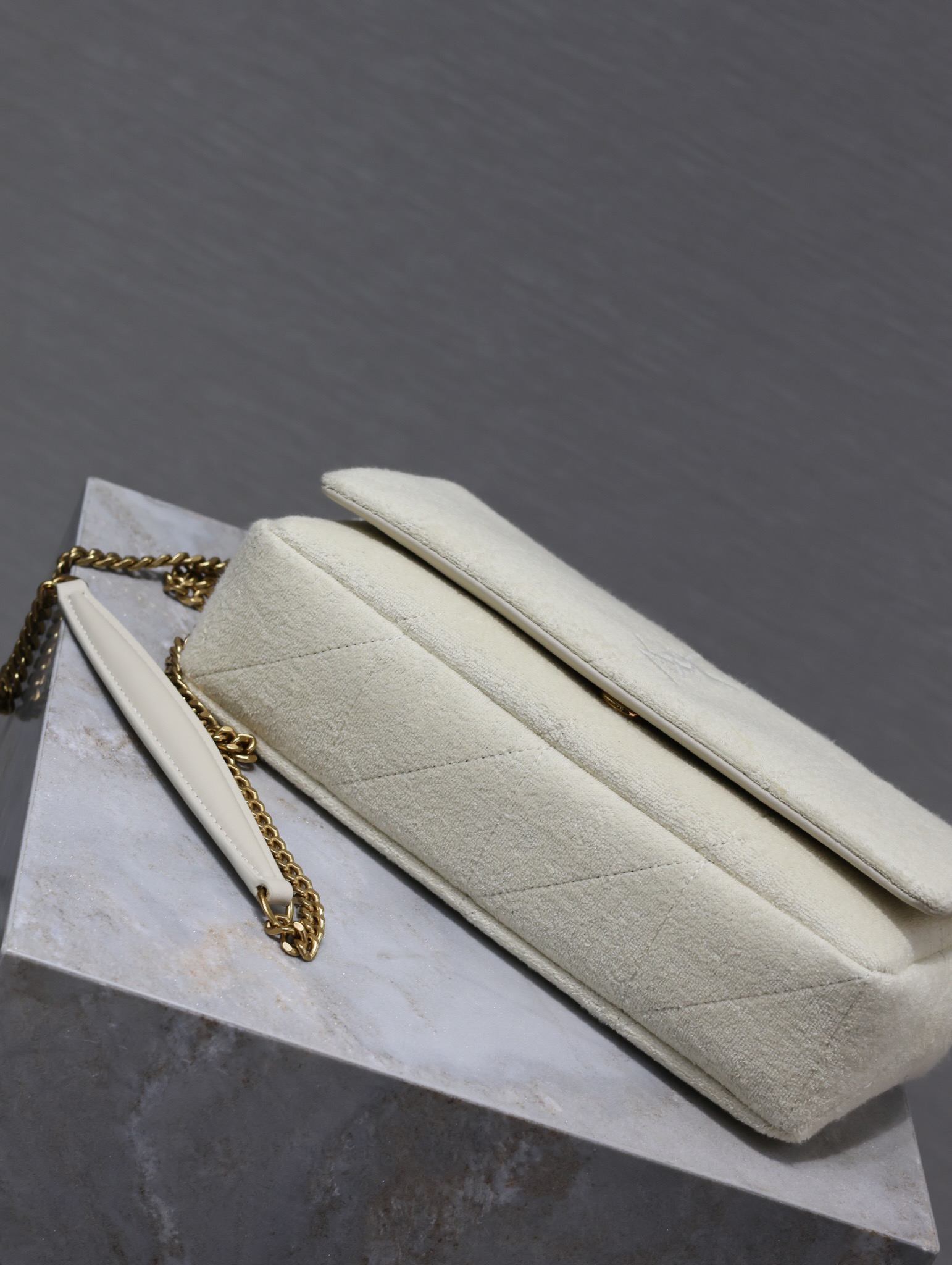 [TOP] Yves Saint Laurent YSL Knitted Towel Fabric With Calfskin Chain Bag 25×15×7.5cm - White