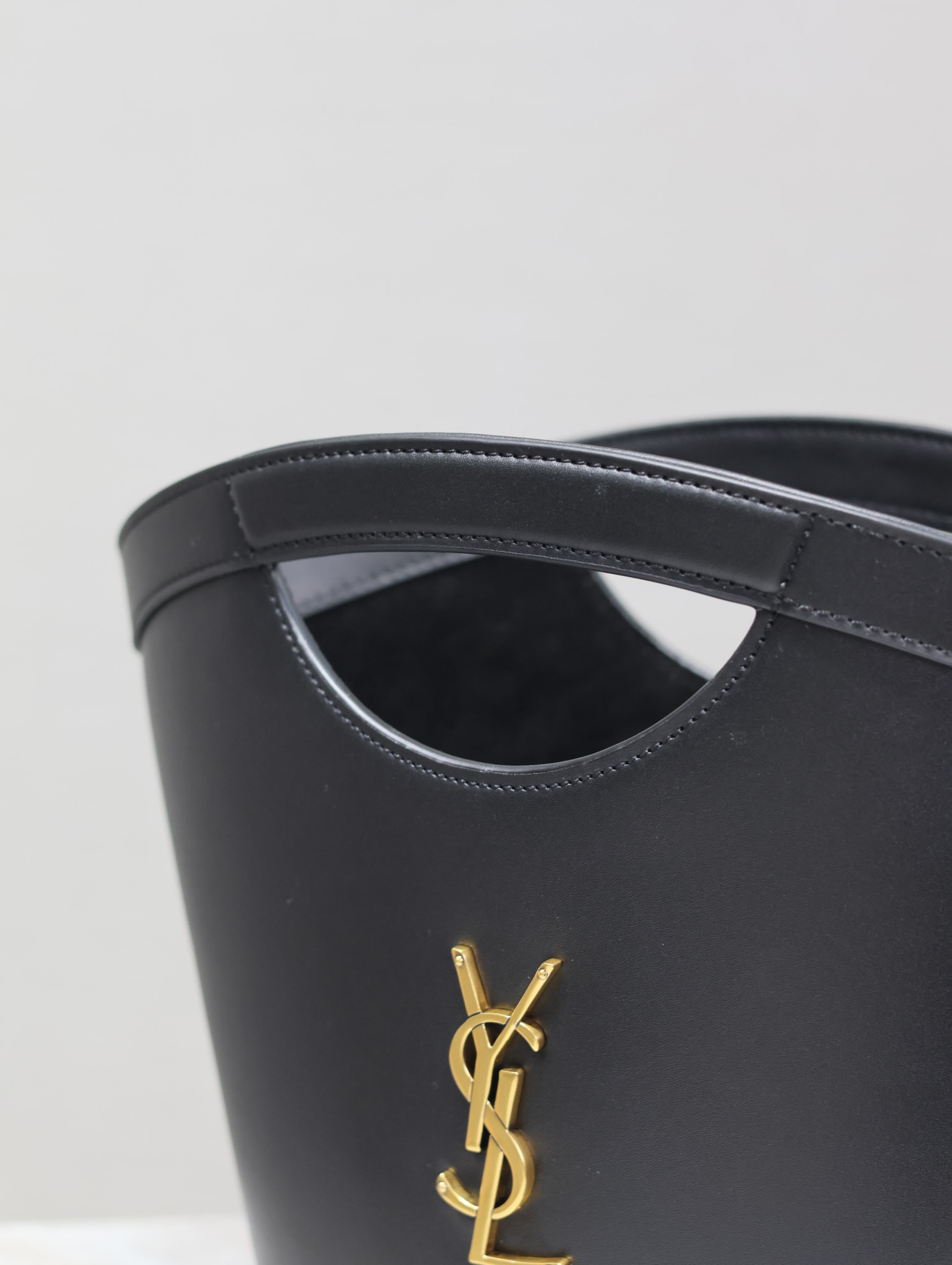 [TOP] Yves Saint Laurent YSL New Tote Fan-Shaped Vegetable Basket Bag 30X20X10.5cm - Black&GHW