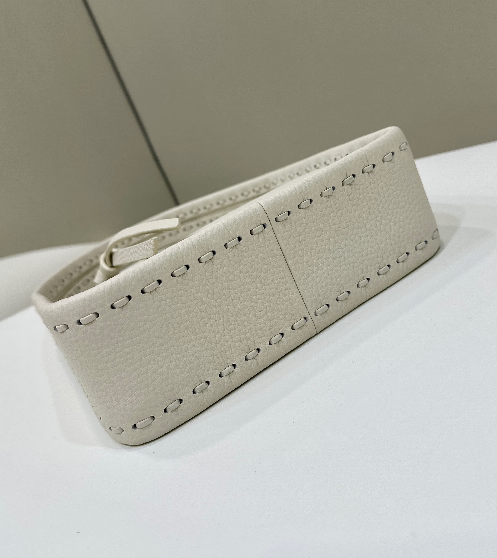 [TOP] FENDI Calfskin Mini Hobo Bag 27x7x20.5cm - GHW/SHW