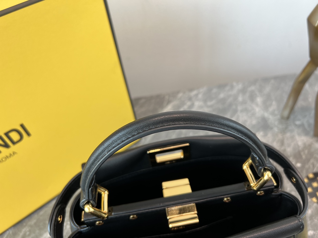 [TOP] FENDI Lambskin Iconic Mini Peekaboo Bag 23cm - Black&GHW