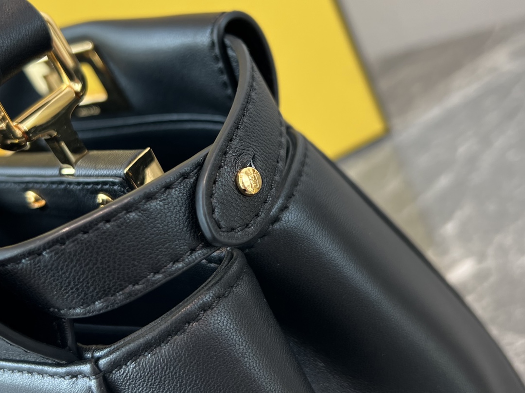[TOP] FENDI Lambskin Iconic Mini Peekaboo Bag 23cm - Black&GHW