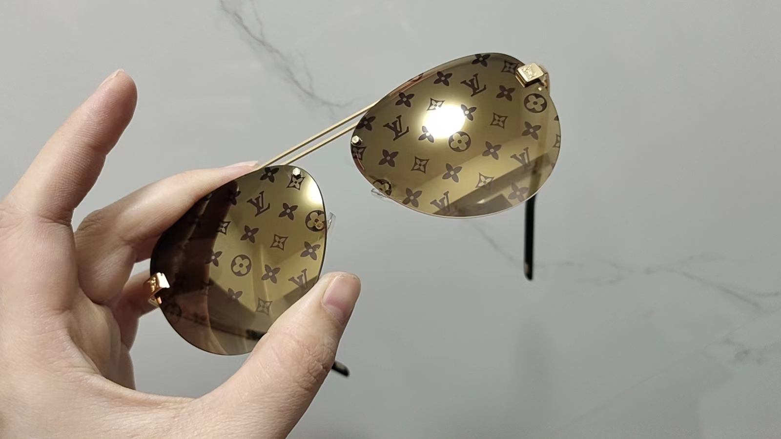 [TOP] Louis Vuitton LV Sunglasses - Golden