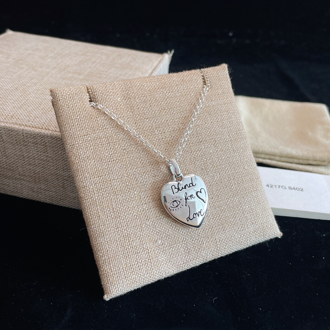 [TOP] GUCCI Heart Necklace - Silver