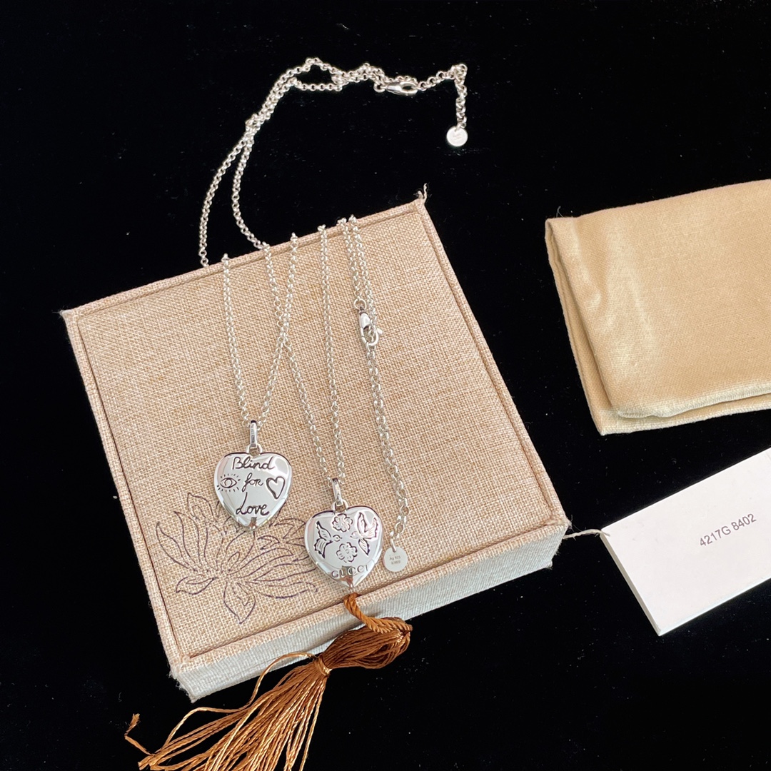 [TOP] GUCCI Heart Necklace - Silver