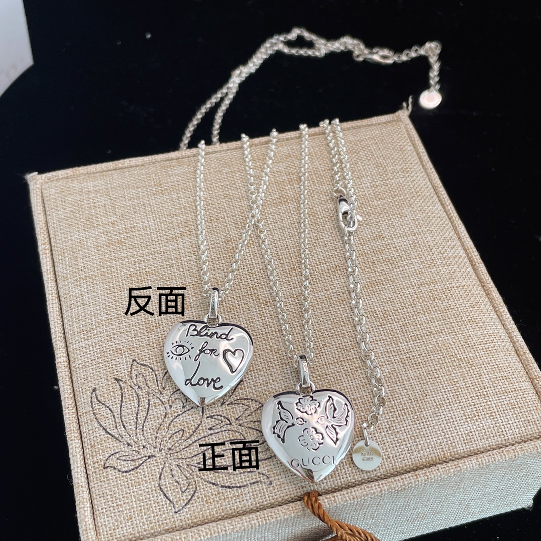 [TOP] GUCCI Heart Necklace - Silver