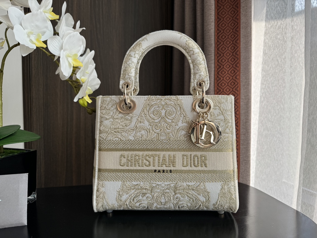 [TOP] Christian Dior Embroidered Lady D-Lite Bag 24x11x20cm