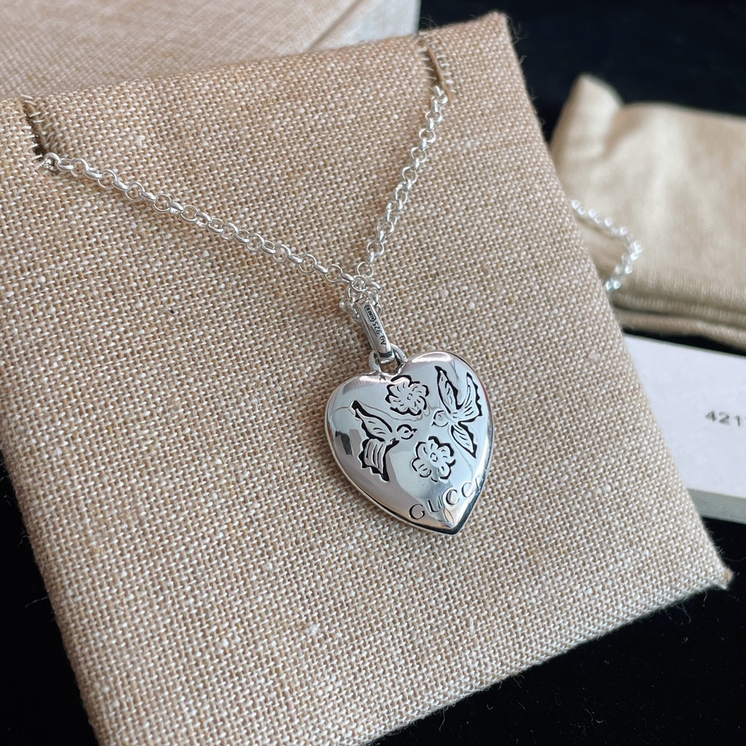 [TOP] GUCCI Heart Necklace - Silver