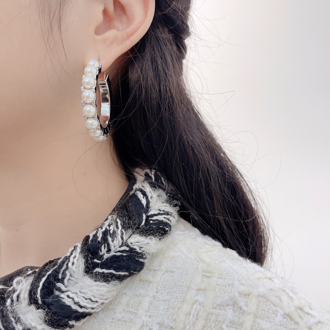 [TOP] Miu Miu Pearl Earring