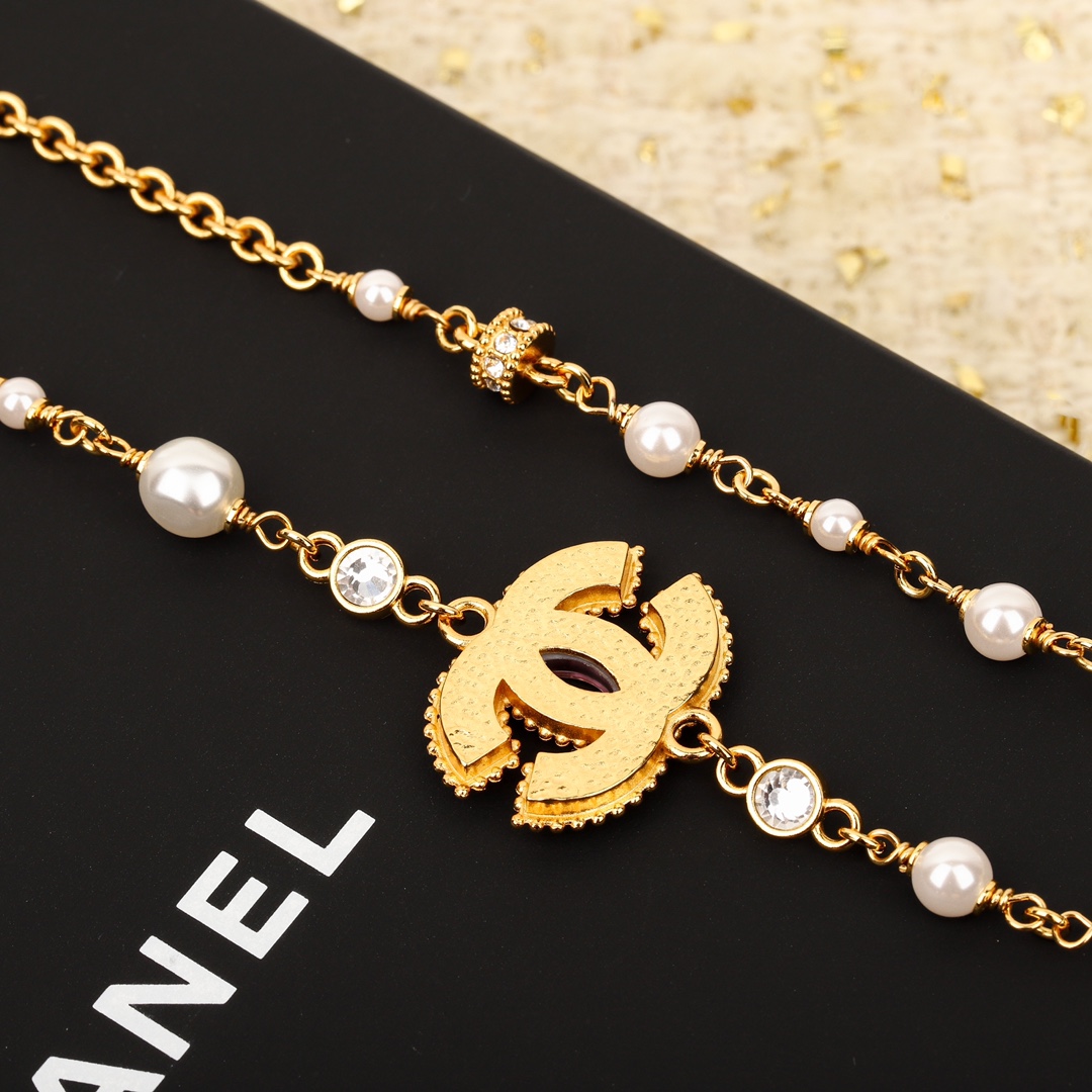 [TOP] CHANEL Pink Resin CC Pearl Necklace