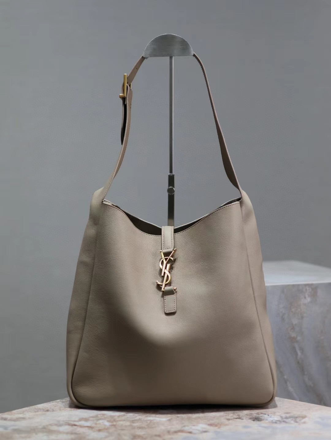 [TOP] Yves Saint Laurent YSL Le 5A7 Supple Shoulder Bag - 2 Sizes - GHW