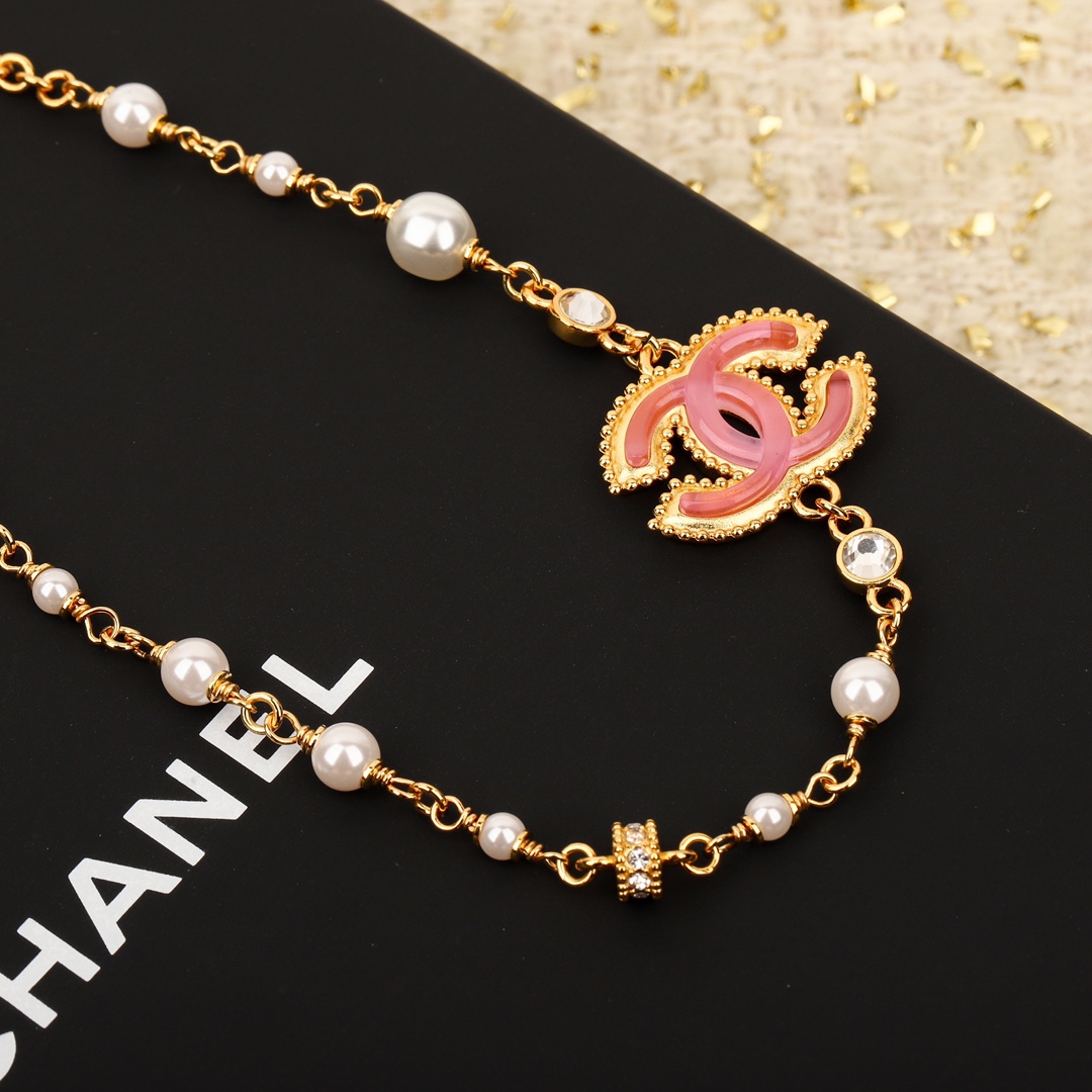 [TOP] CHANEL Pink Resin CC Pearl Necklace