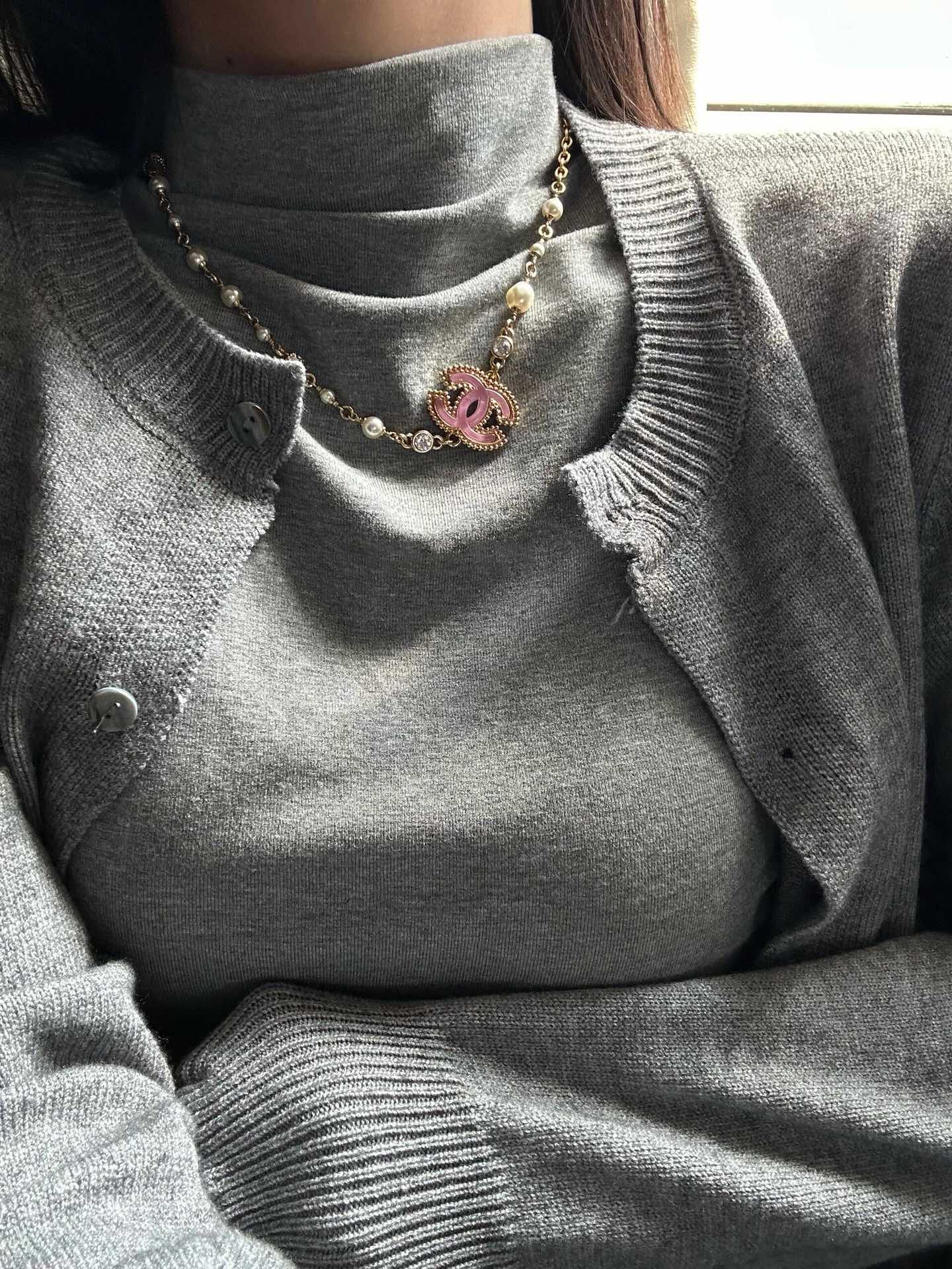 [TOP] CHANEL Pink Resin CC Pearl Necklace