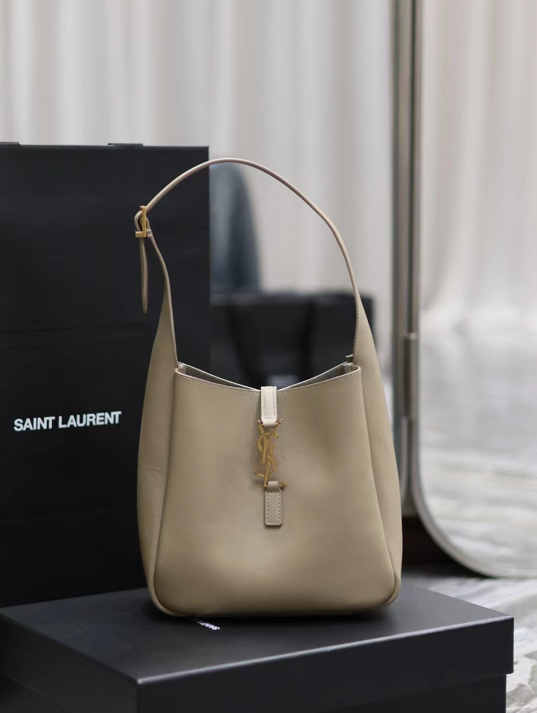 [TOP] Yves Saint Laurent YSL Le 5A7 Supple Shoulder Bag - 2 Sizes - GHW