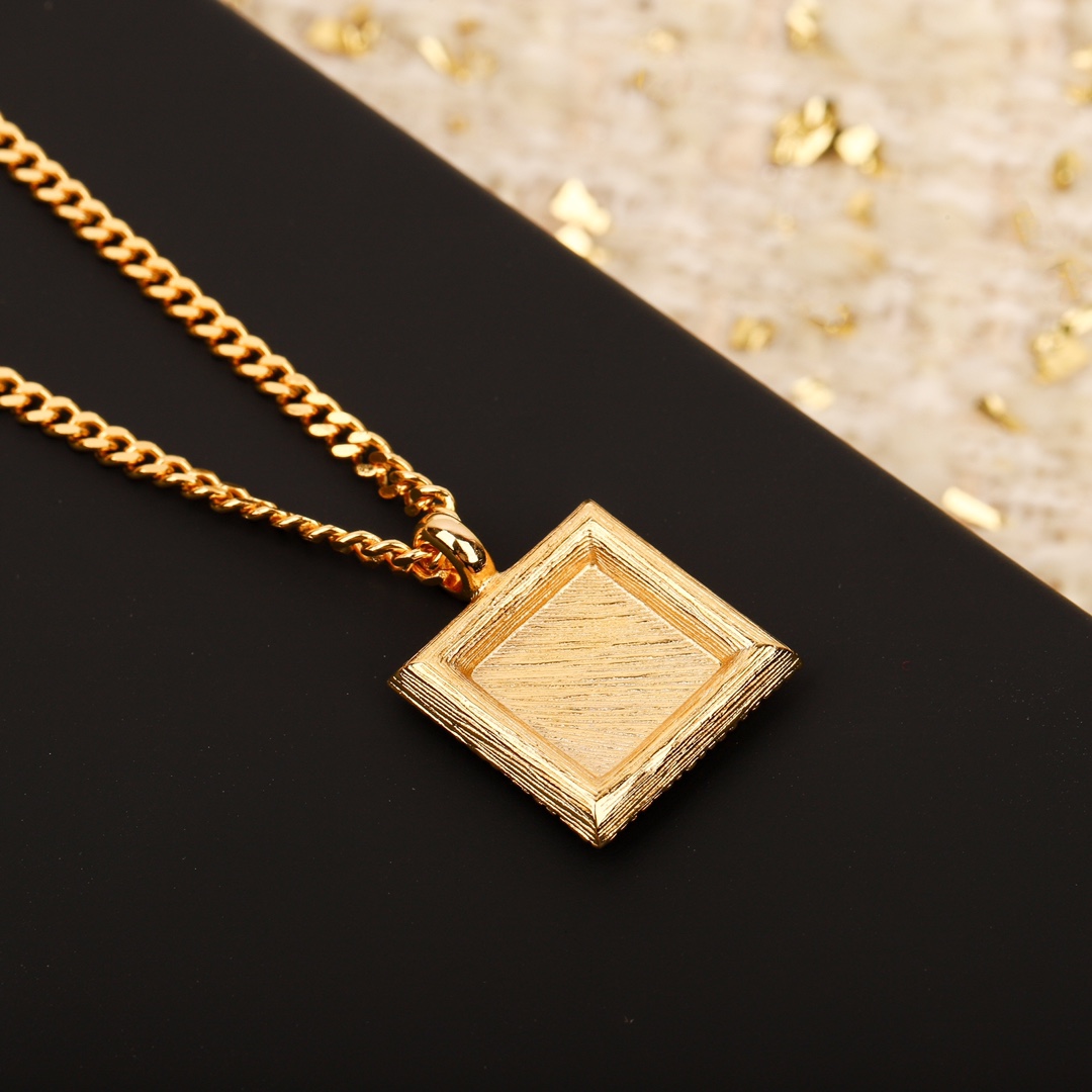 [TOP] CHANEL Pink Square CC Necklace