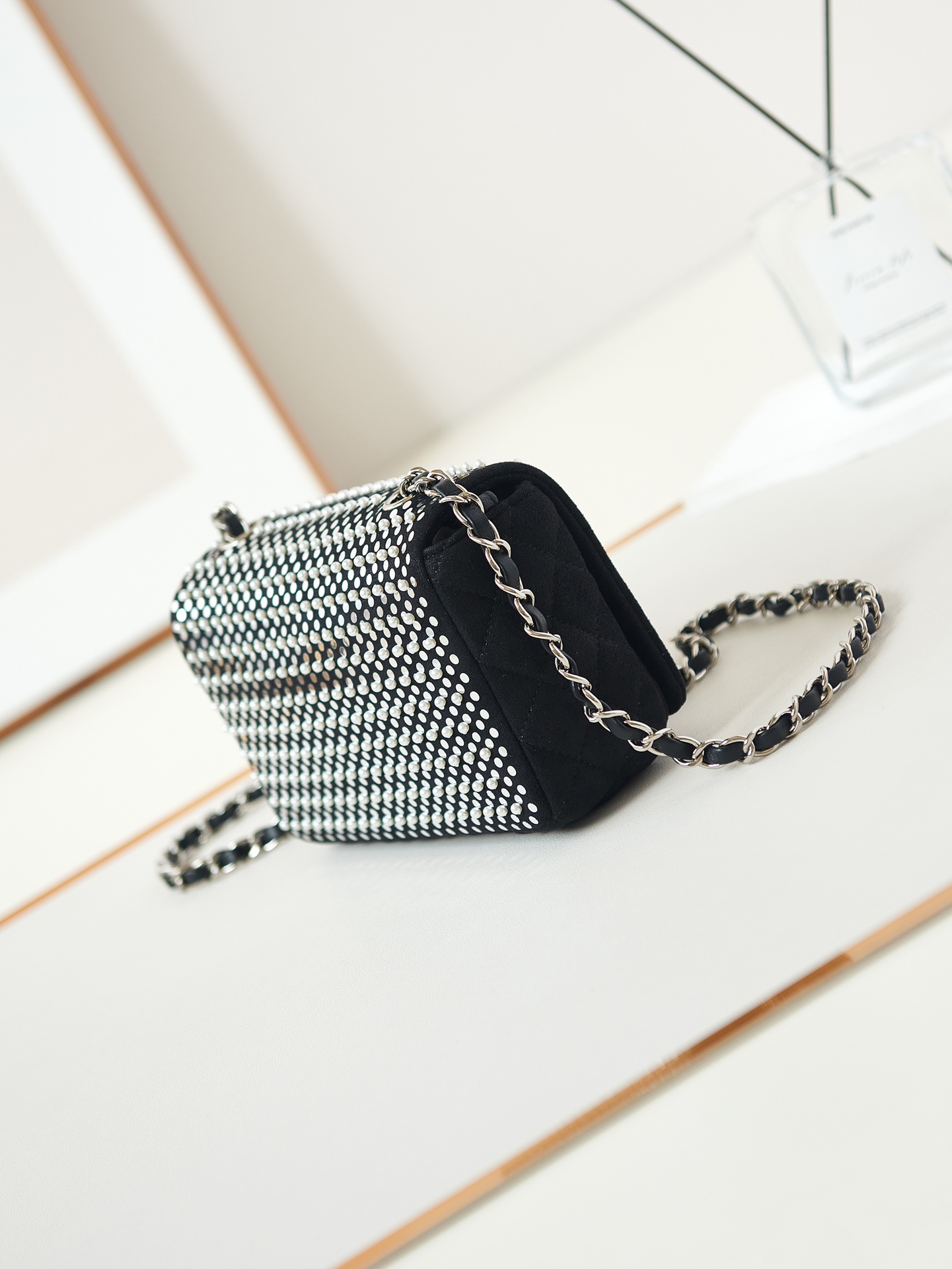 [TOP] CHANEL MINI Flap Bag 11.5x19.5x5.5cm with Pearl Sequins - Black