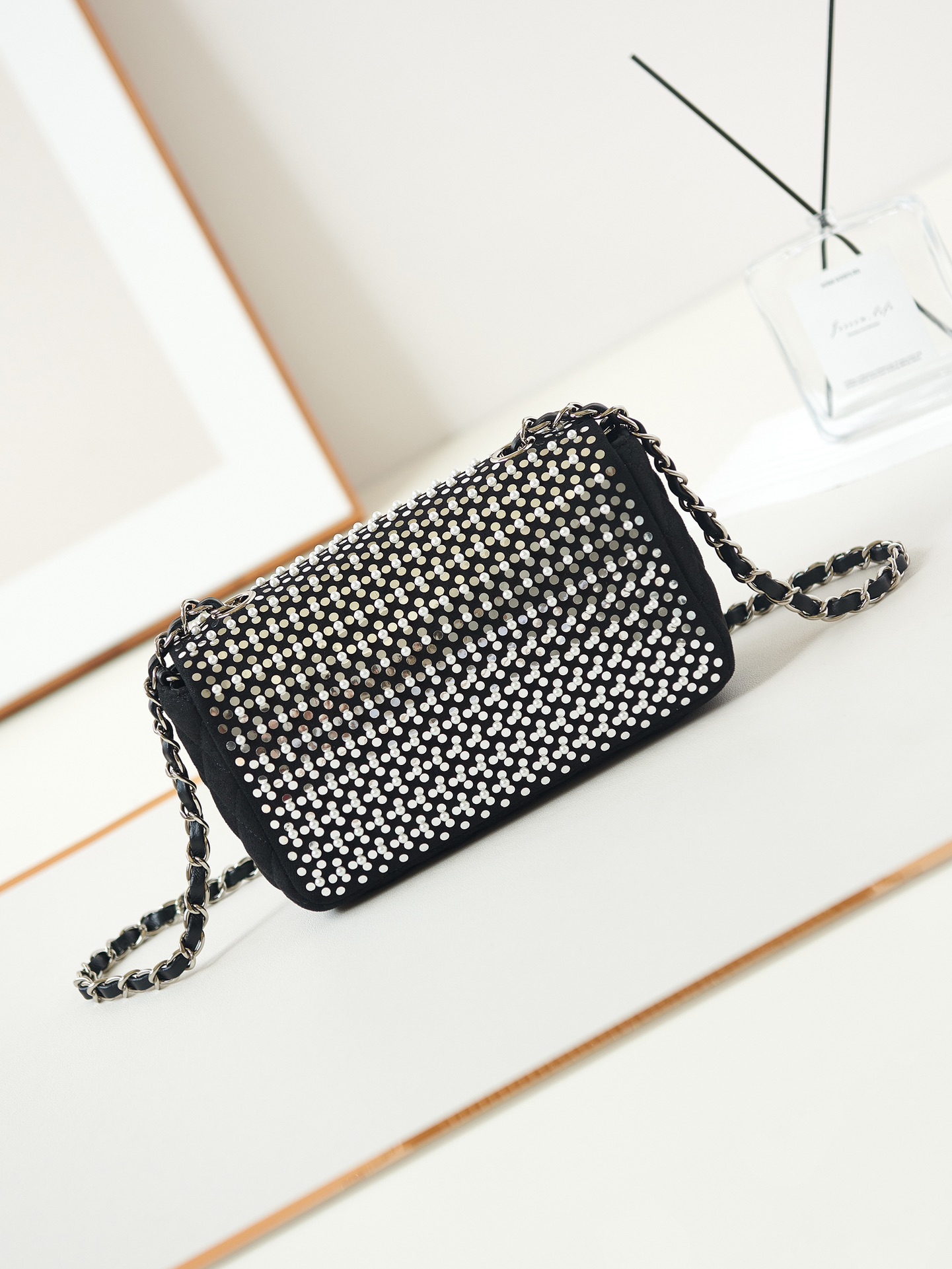 [TOP] CHANEL MINI Flap Bag 11.5x19.5x5.5cm with Pearl Sequins - Black