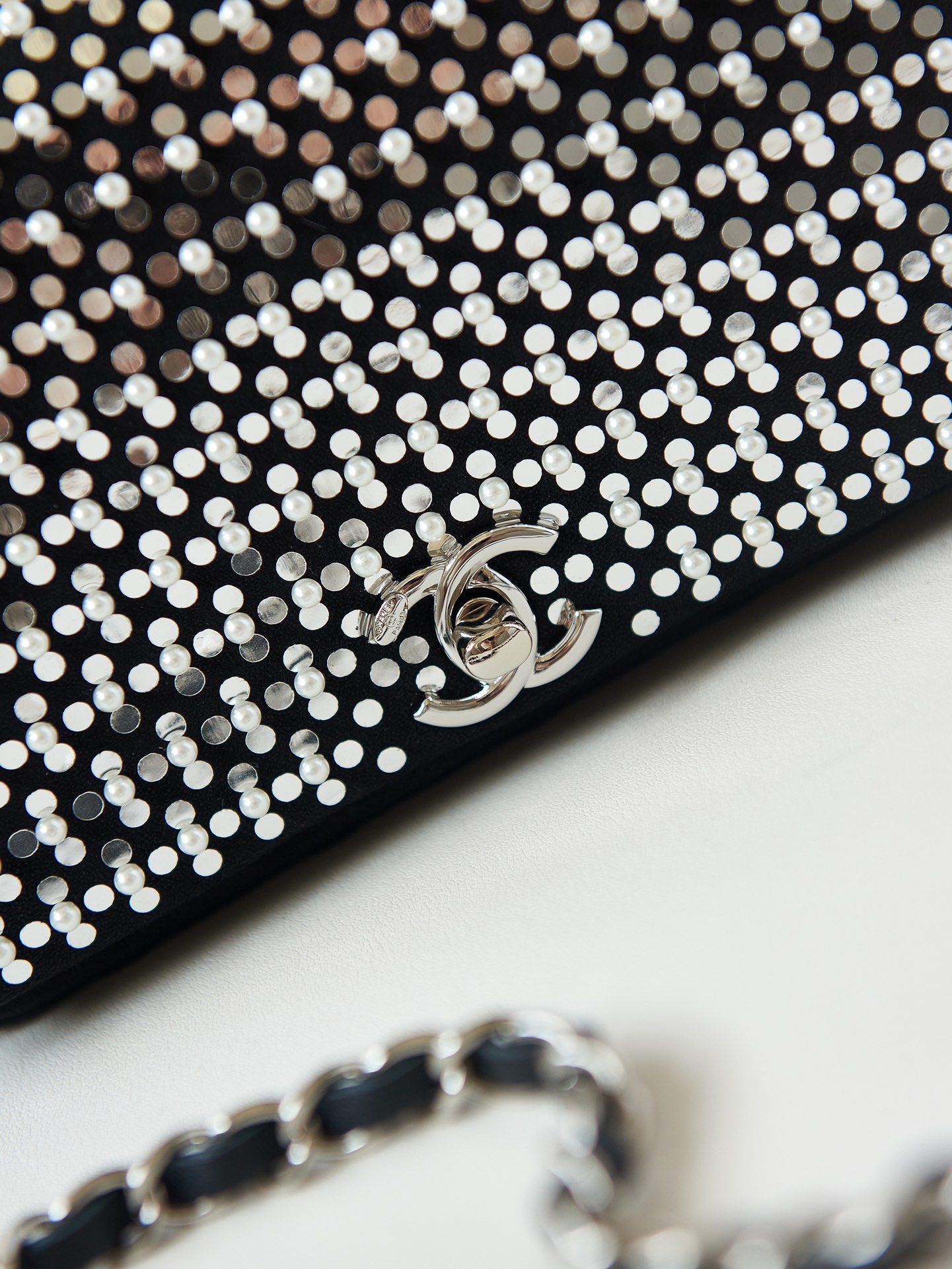 [TOP] CHANEL MINI Flap Bag 11.5x19.5x5.5cm with Pearl Sequins - Black