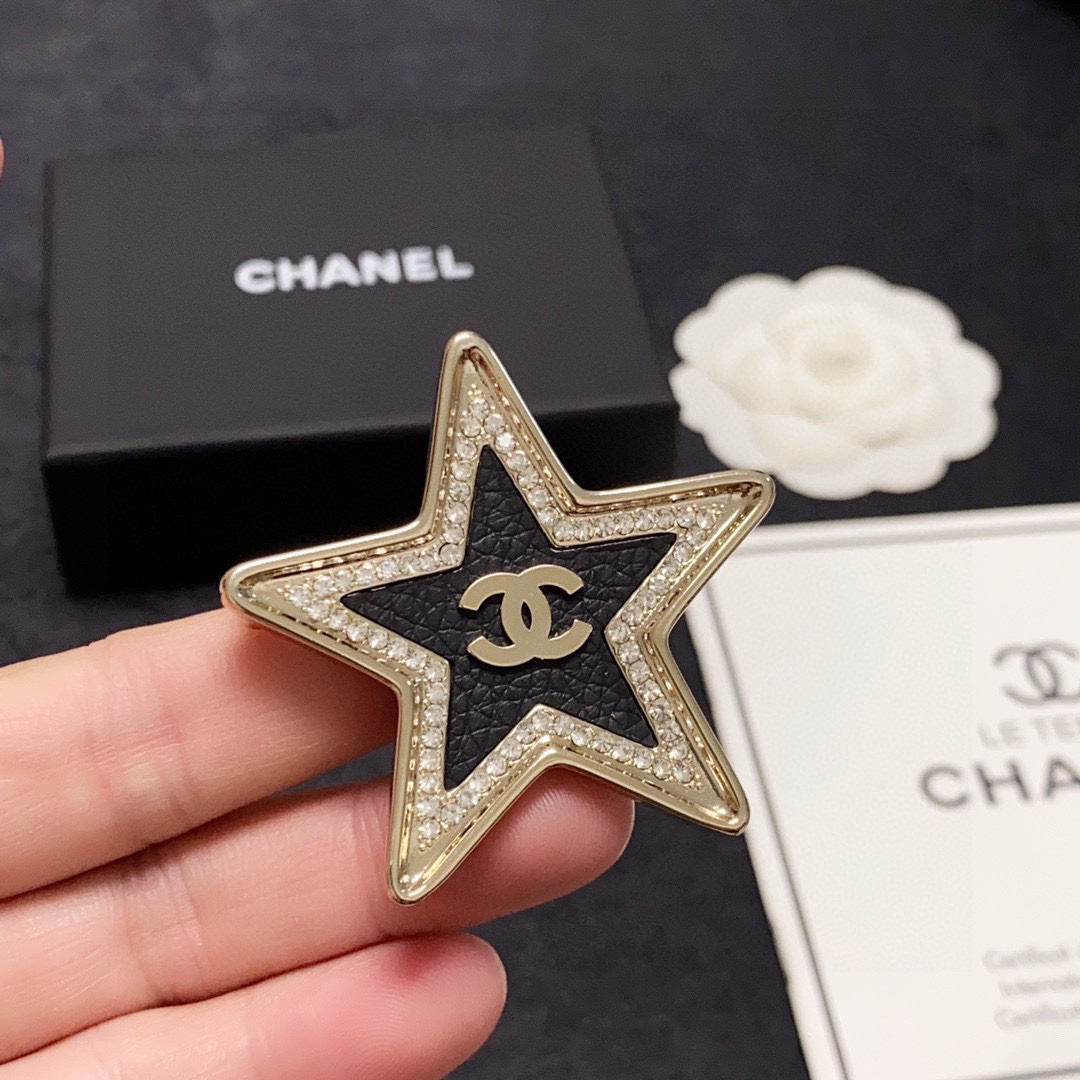 [TOP] CHANEL Five Pointed Star Studded Leather Brooch