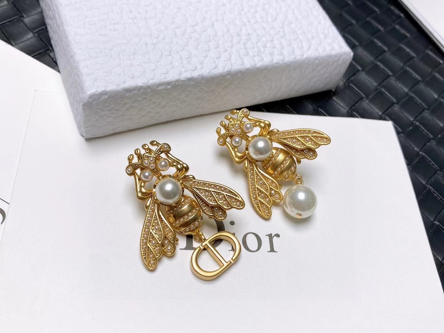 [TOP] Christian Dior Bee Pearl Earring