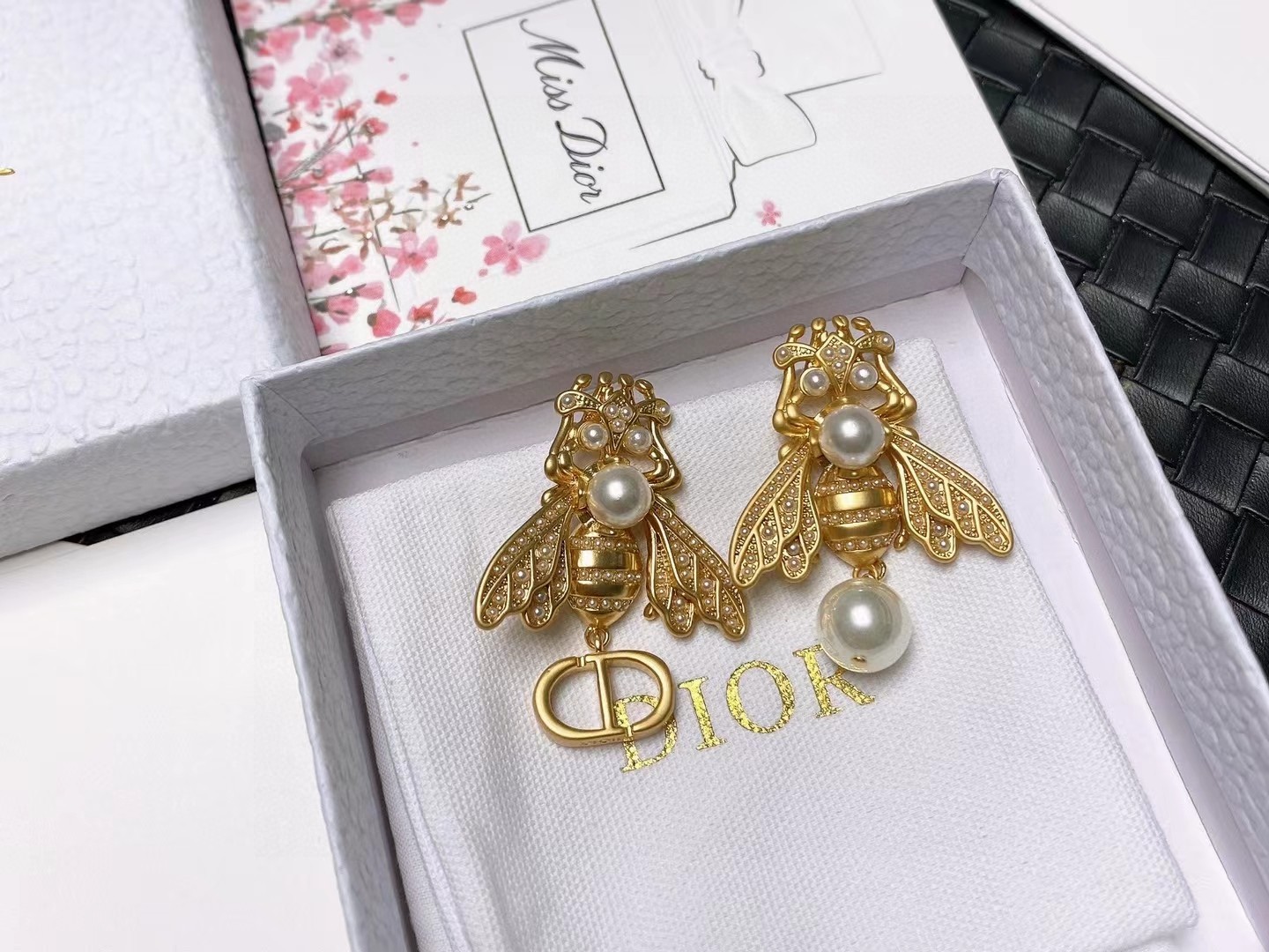 [TOP] Christian Dior Bee Pearl Earring