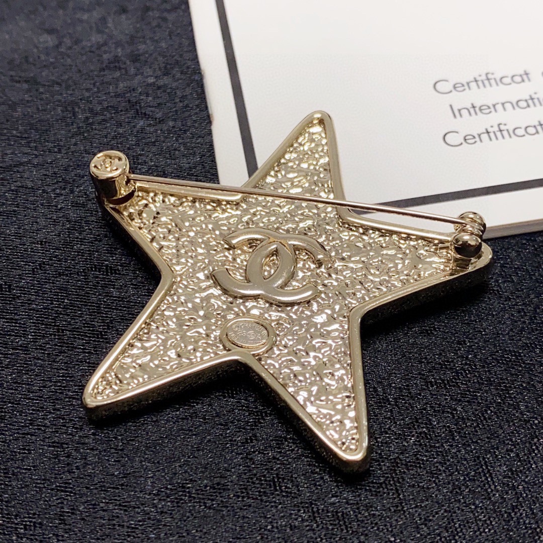 [TOP] CHANEL Five Pointed Star Studded Leather Brooch