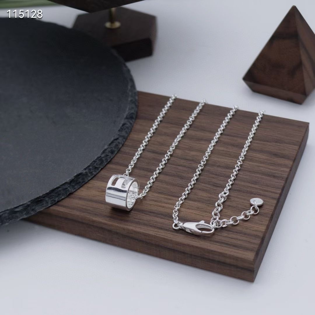 [TOP]GUCCI Classic Hollow Cylinder Pendant Necklace