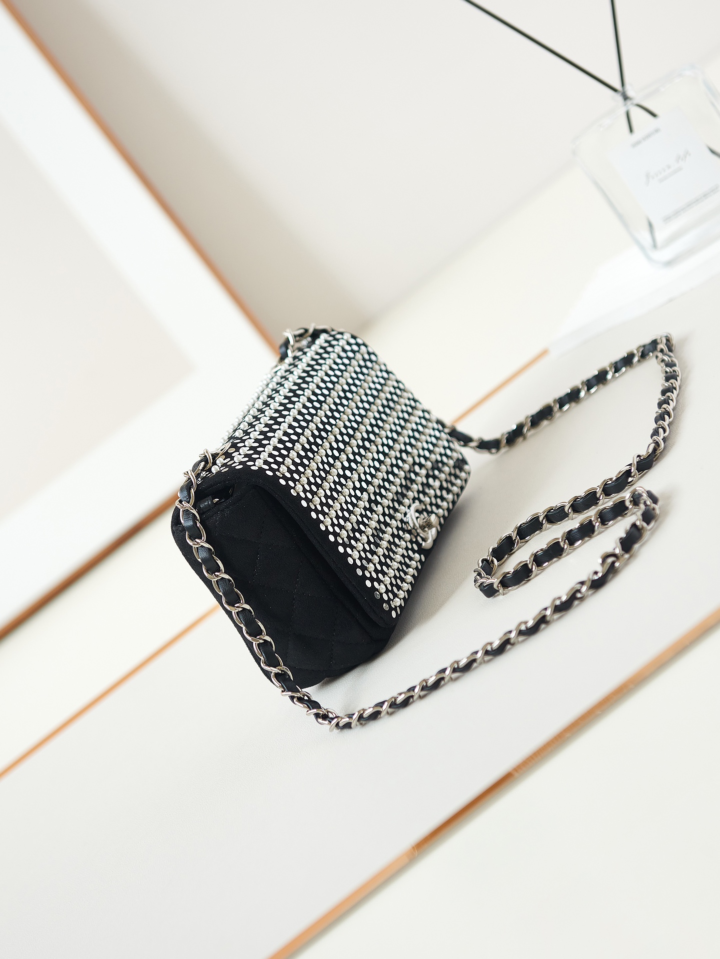 [TOP] CHANEL MINI Flap Bag 11.5x19.5x5.5cm with Pearl Sequins - Black