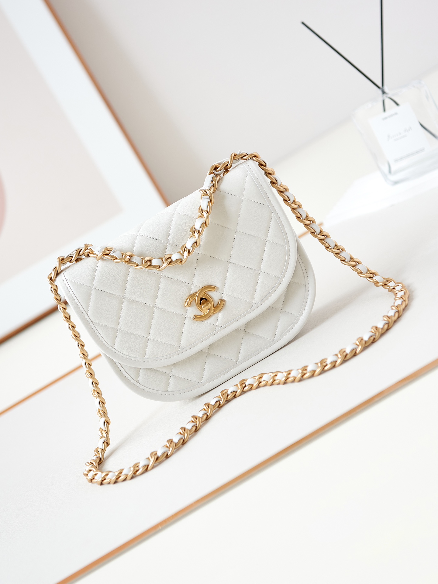 [TOP] CHANEL Saddle Bag Cowhide 15.5x21x6.5cm/16.5x23.5x5.5cm - 2 Color