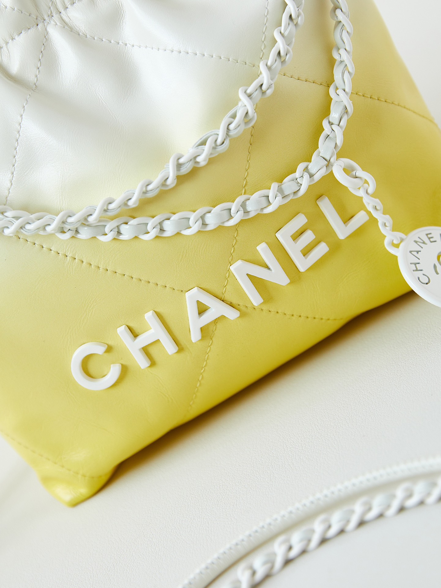 [TOP] CHANEL 24ss Mini 22 Bag 19x20x6cm - Yellow Paired With White