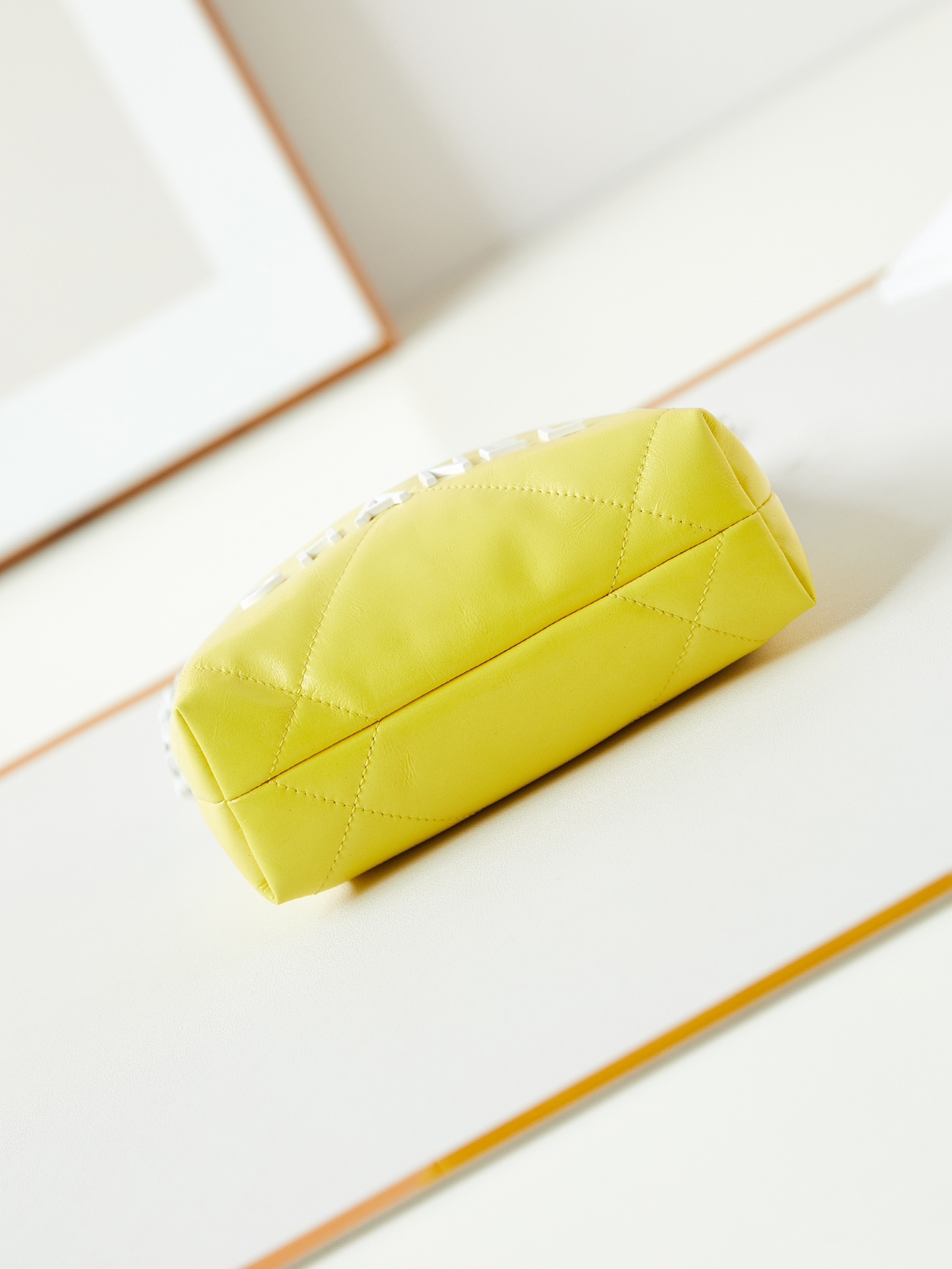 [TOP] CHANEL 24ss Mini 22 Bag 19x20x6cm - Yellow Paired With White