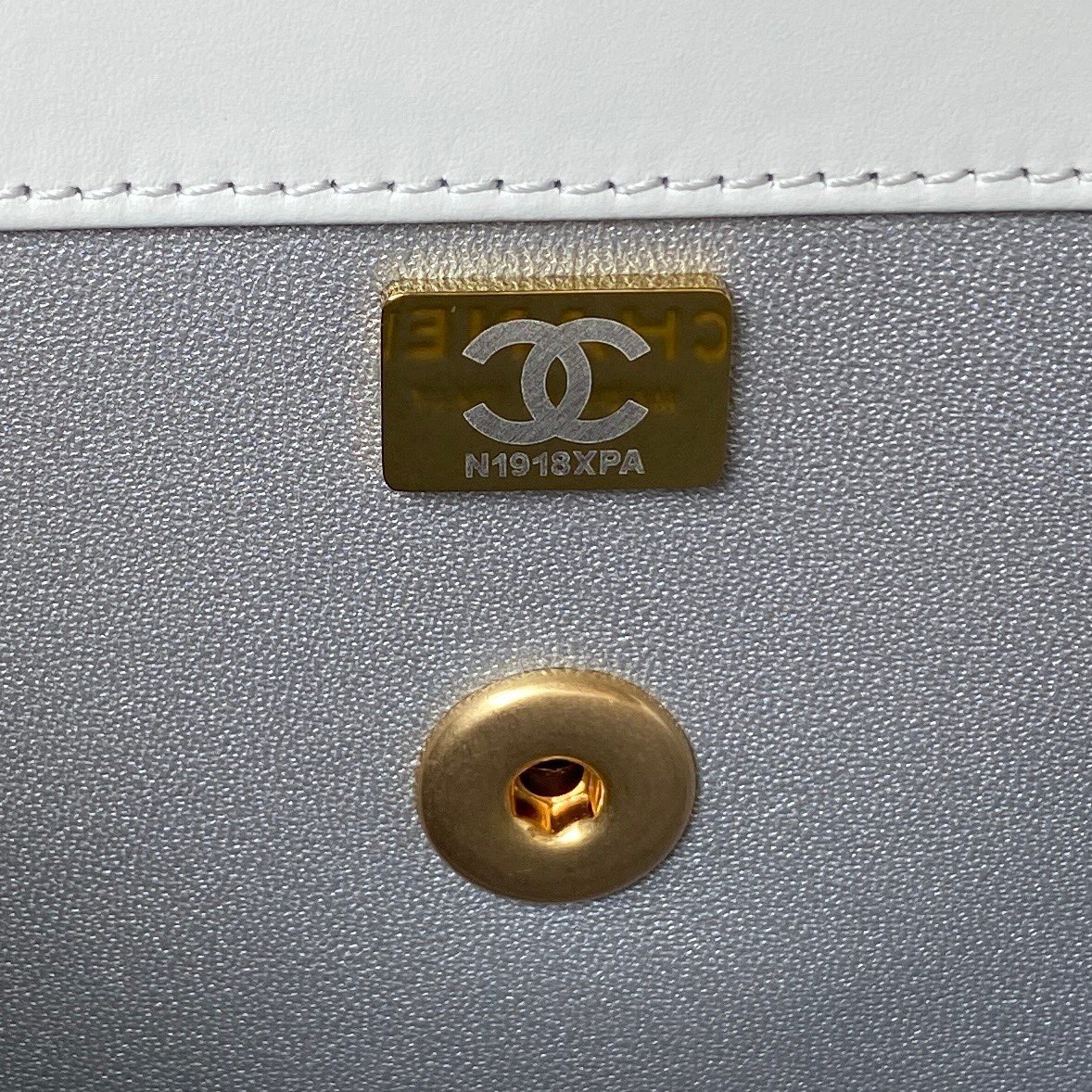 [TOP] CHANEL CoCo Handle Bag 22X16X9cm - White & GHW