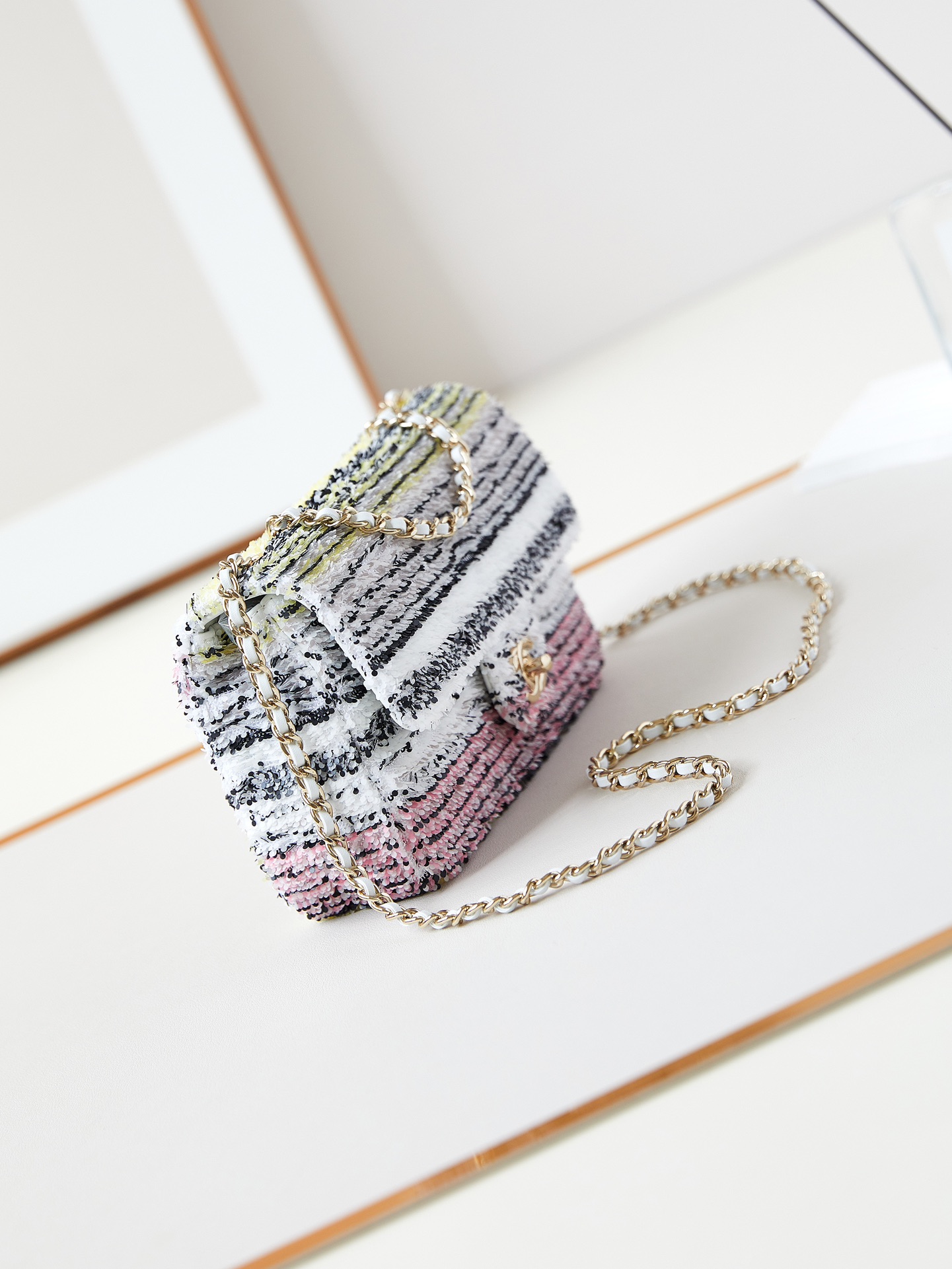 [TOP] CHANEL Colorful Sequins Flab Bag 14x21x8cm