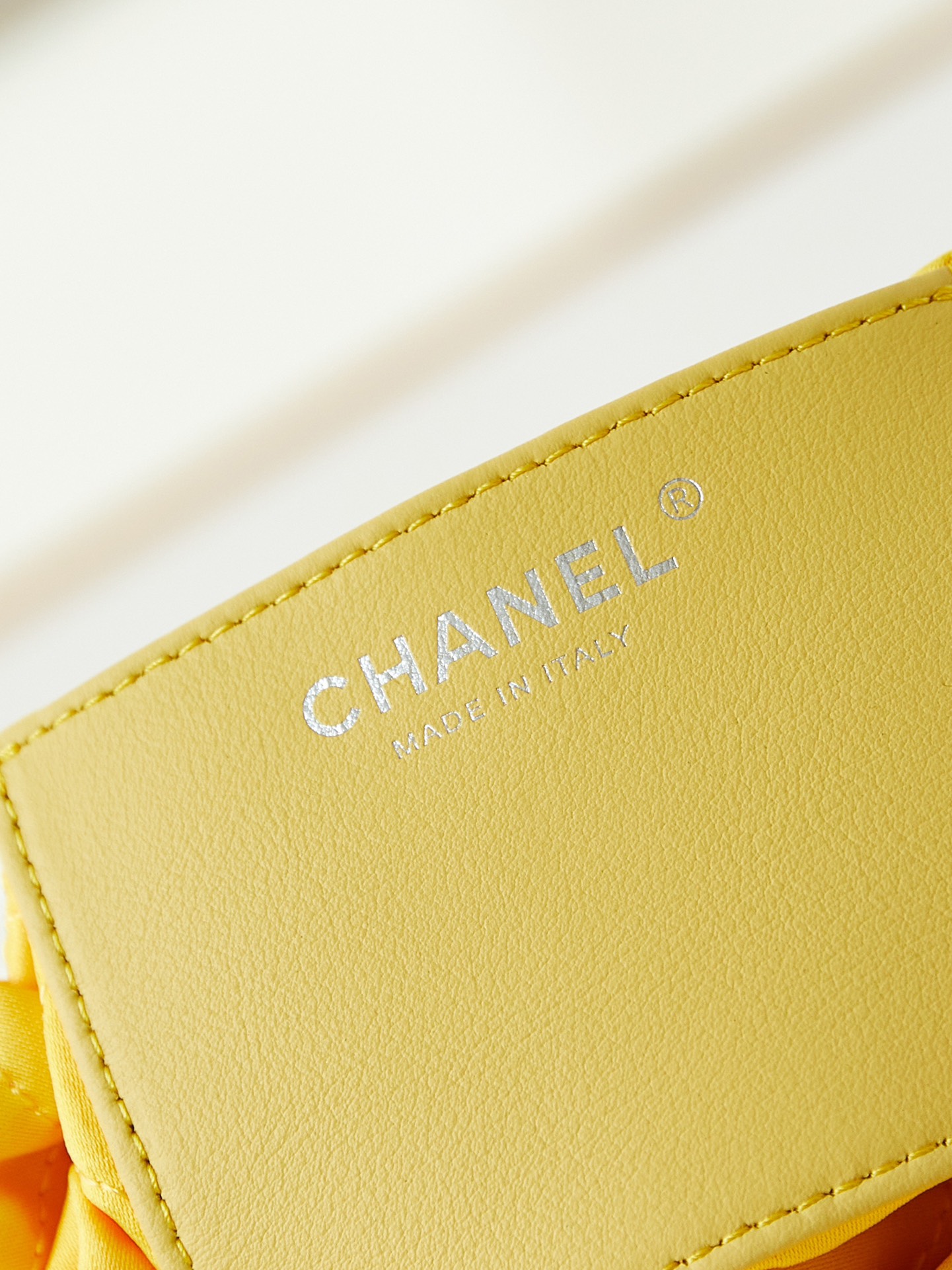 [TOP] CHANEL 24ss Mini 22 Bag 19x20x6cm - Yellow Paired With White