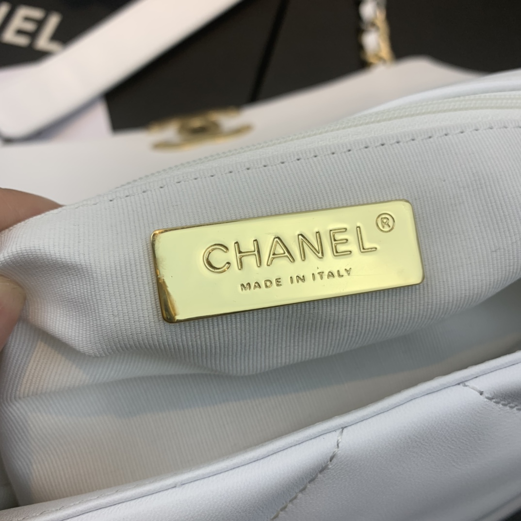 [TOP] CHANEL Lambskin 19 Bag 26x9x16cm - White&GHW