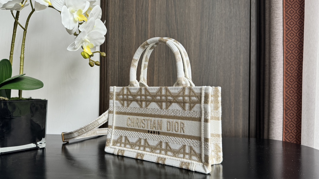 [TOP] Christian Dior Book Tote Bag Mini 21.5x13x7.5cm with Gold Rhombus Pattern