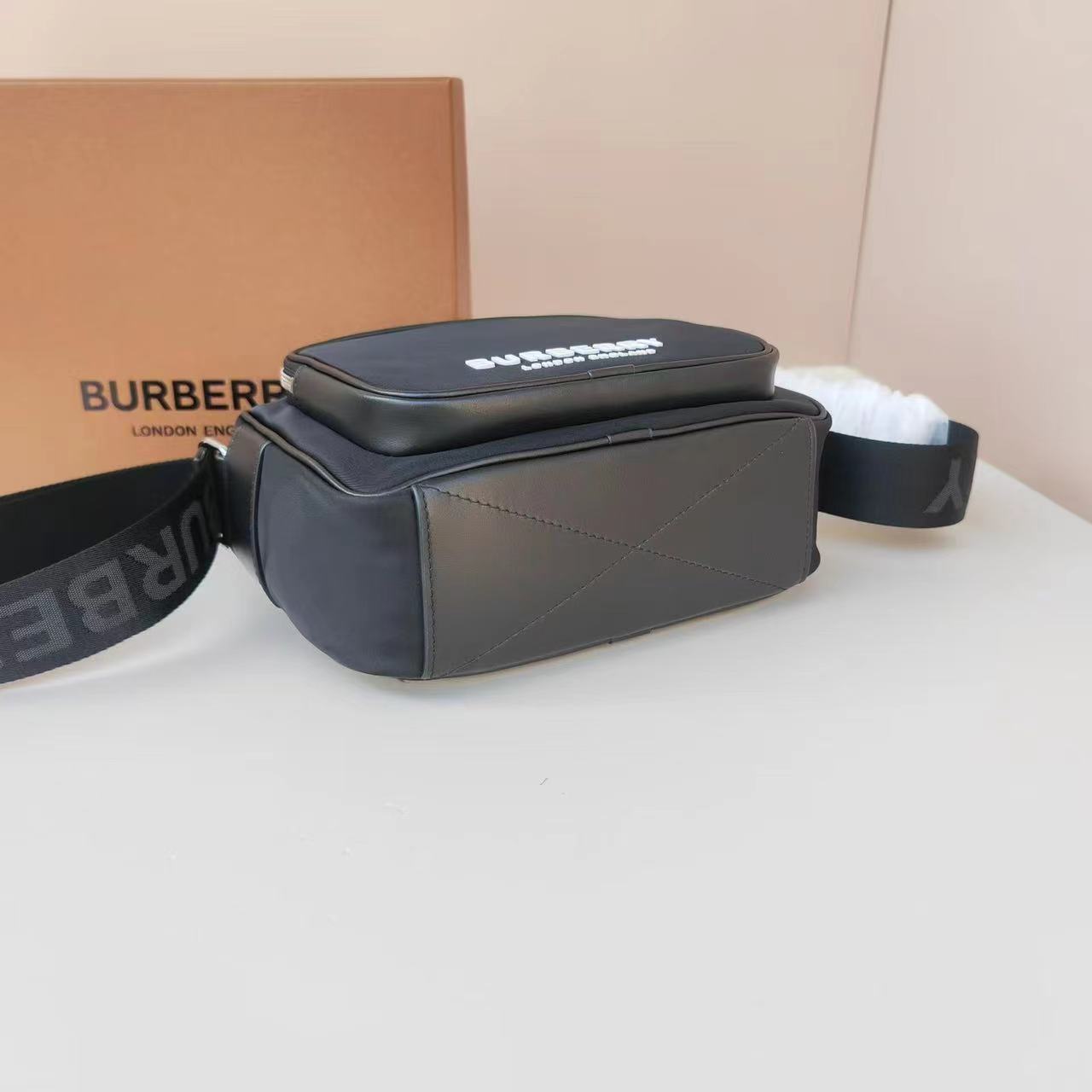 [TOP] BURBERRY Paddy Bag 22.5 x 6.5 x 16cm - Black