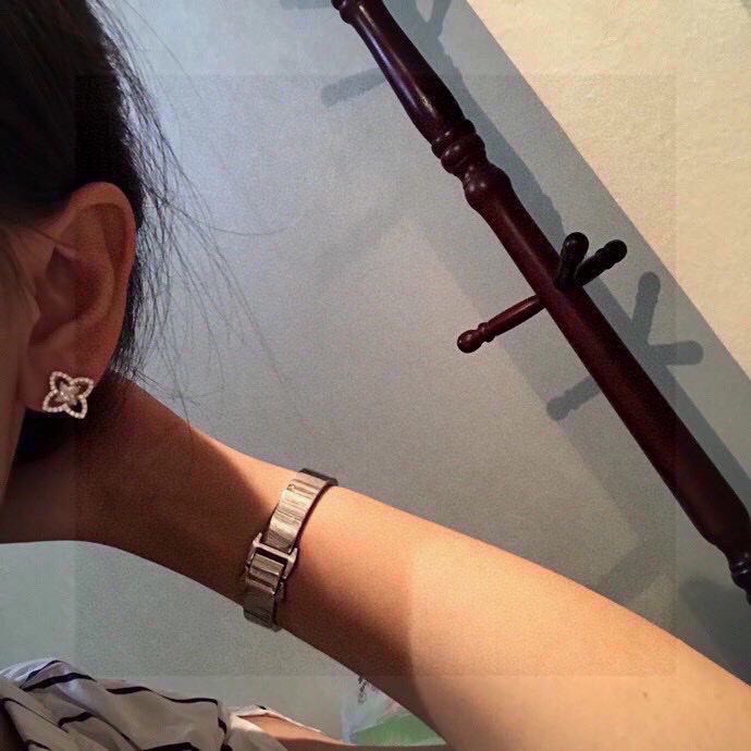 [TOP] Louis Vuitton LV Dissymmetry Earring